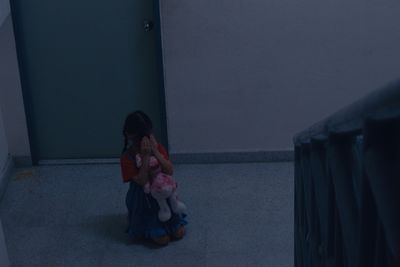 小女孩玩捉迷藏意外喪命變厲鬼 《鬼迷藏》找當年玩伴復仇
