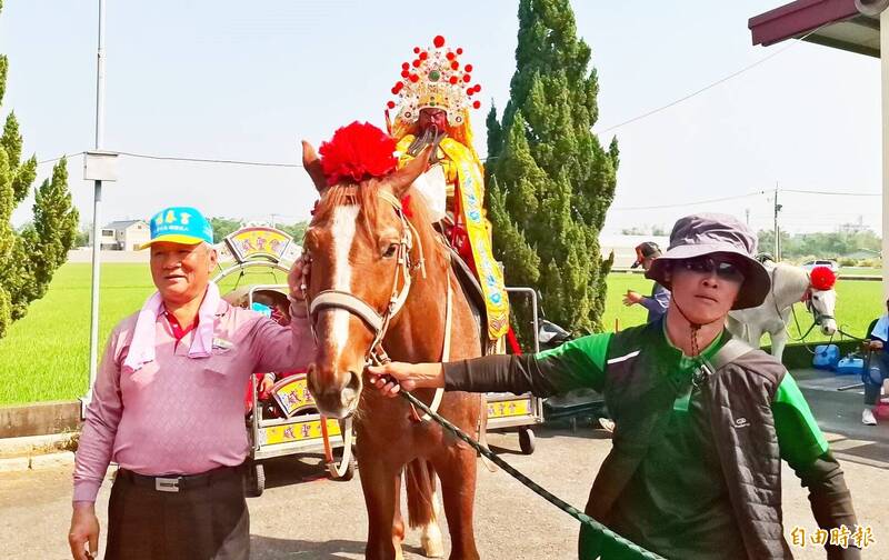 庇佑闔家平安！大林聖賢宮「天香夜巡」登場 關聖帝君騎馬遶境