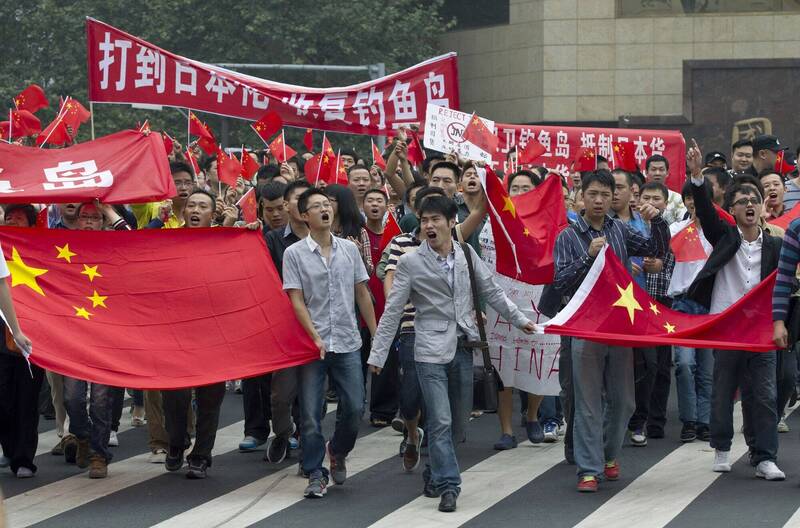 可悲！小粉紅多年前組織反日遊行 被中國警方關切至今