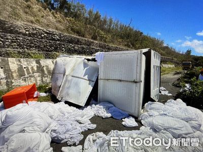 墾丁貨車超速翻覆！司機送洗床單慘成重傷