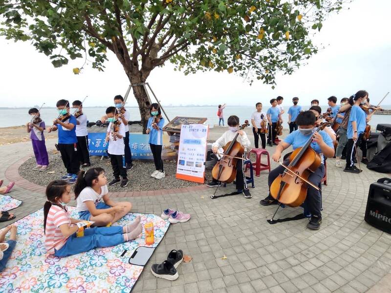 小學生也能逐夢！汕尾國小特色課程讓孩子玩風帆船、學弦樂