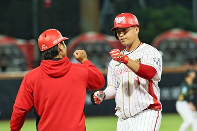 「轉學生」朱育賢首秀驚艷全場 緊張中貢獻勝利打點