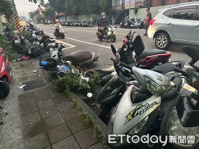 無照媽媽轉頭罵小孩引發連環車禍 賓士撞毀15輛機車