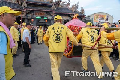 白沙屯媽祖轎班「勇」字背心背後的深意：成為媽祖的私兵
