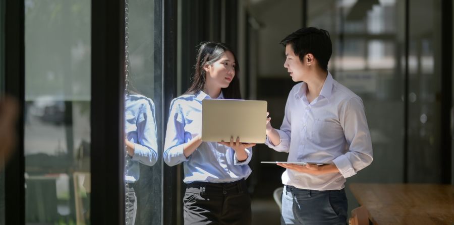 與同事閒聊有多難？逾 7 成工作者為此掙扎，Z 世代甚至覺得像在「學習新語言」