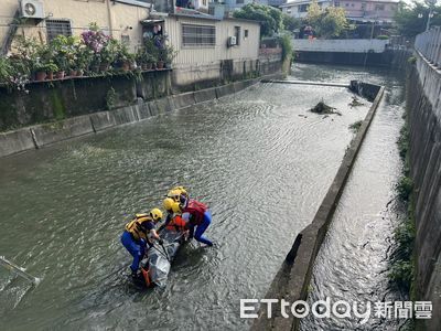 台中大雅驚現浮屍 父送子上學目擊報案