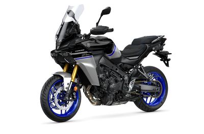 Yamaha推出2025年式Tracer9 GT+ Y-AMT：自排跨界重機新標竿，配備ACC與盲點偵測
