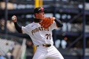 台灣新秀鄭宗哲大聯盟初登場 皮帶藏國旗成焦點 首安首盜差一點