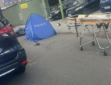 高雄鳳山驚魂車禍：機車騎士慘遭聯結車輾斃