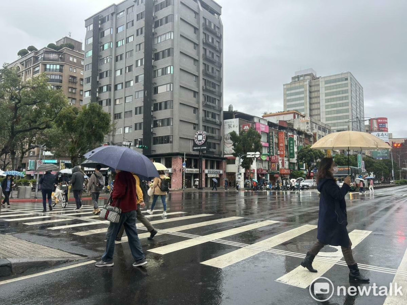 全台迎接連續雨勢！氣象專家預警：鋒面接連來襲，民眾需備雨具