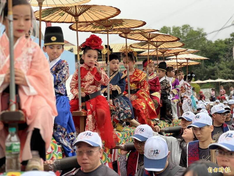 金門親子蜈蚣座嘉年華盛大回歸，台中家長攜子參與傳統盛會