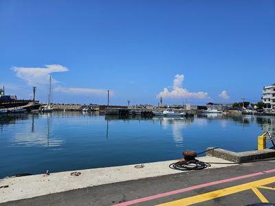 探索新北鼻頭漁港：享受海鮮美食與壯麗海景的完美出遊地