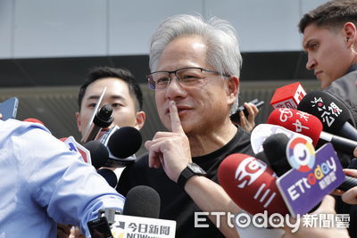 AI教父黃仁勳抵台亮相 4000萬超輕陀飛輪錶驚艷全場