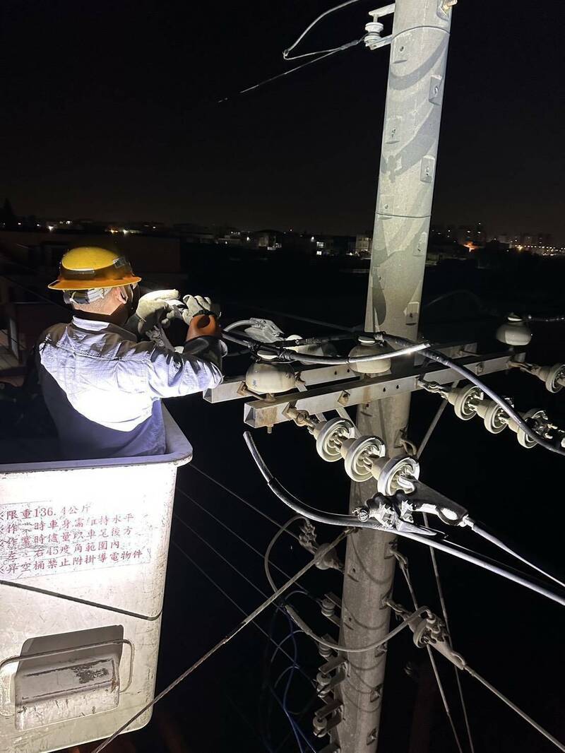鹿港近2000戶停電才剛修好 換福興483戶「失明」