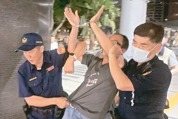 高雄雙罷劫領袖徐尚賢被捕，高喊「綠色恐怖」抗議