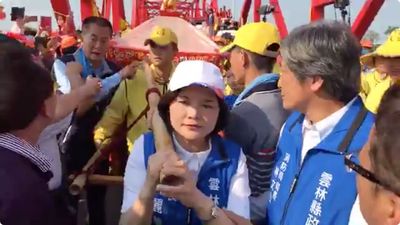 雲林縣長張麗善再陷「搶轎」風波 道歉後仍引發網友熱議