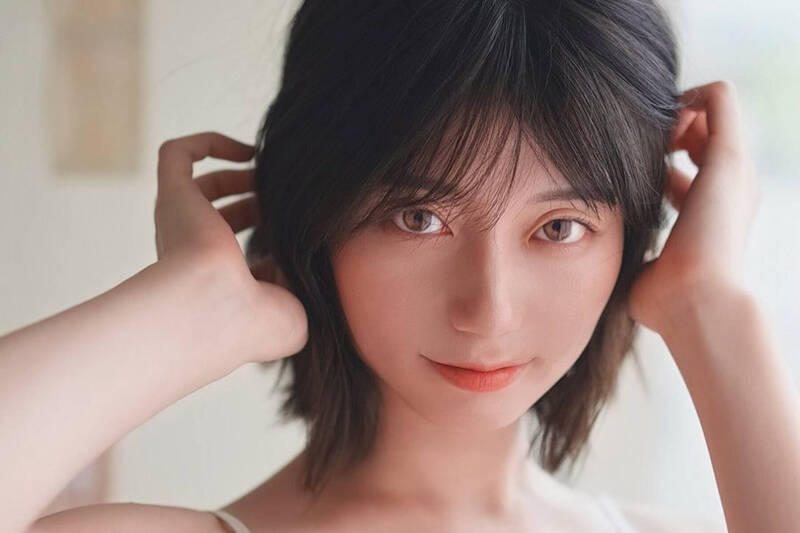 AV女優瀨戶環奈親密合照引爆網友熱議：J奶貼手臂成寵粉象徵