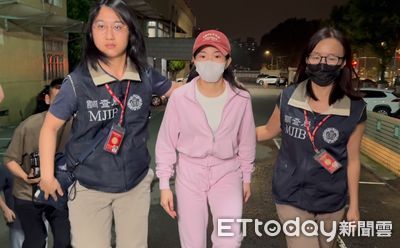網紅家寧一家涉逃漏稅遭逮捕 「全身粉」現身新北檢