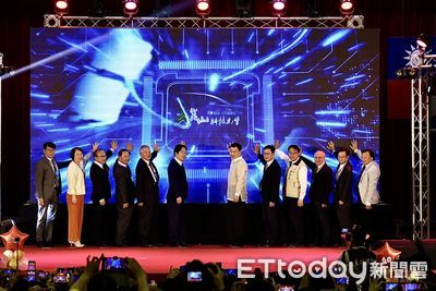 崑山科大啟用電動車基地 賴清德、黃偉哲寄望台南綠能產業新紀元