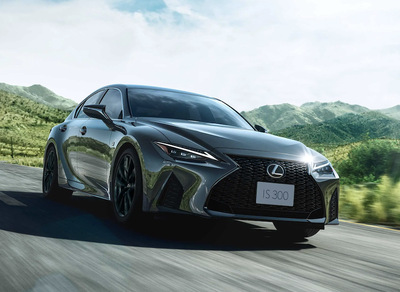 LEXUS IS轎跑迎來第三次小改款：油電車成新主力，汽油渦輪恐停售