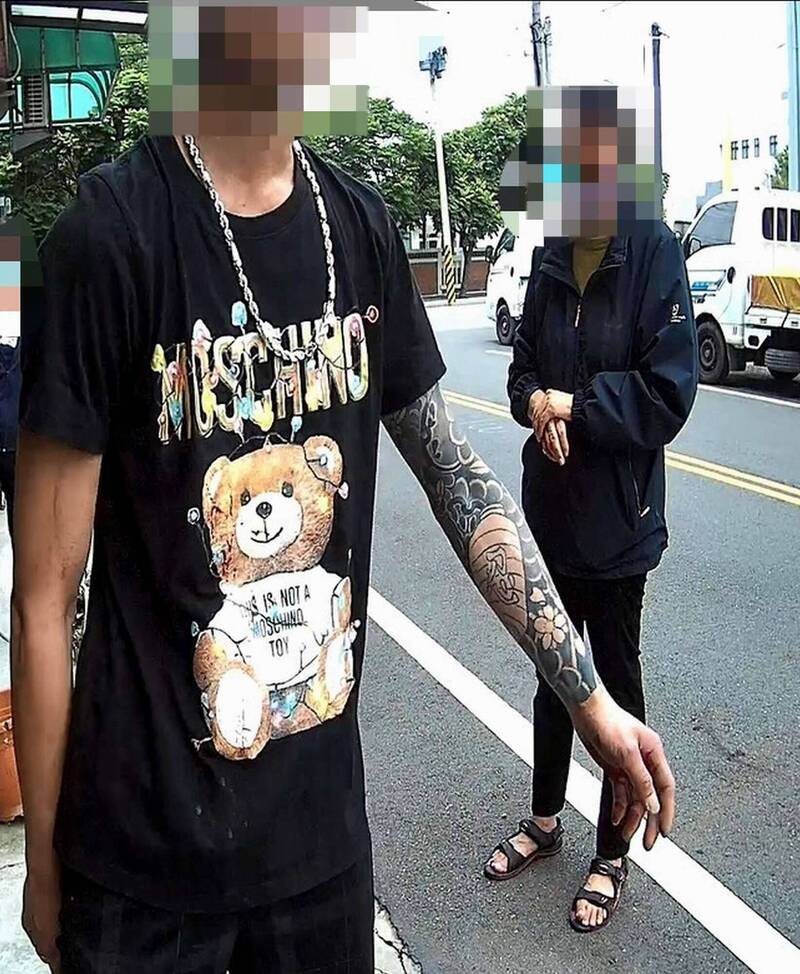 賣車費爭執引發槍戰！男子持BB彈槍攻擊債主，雙方激烈對抗