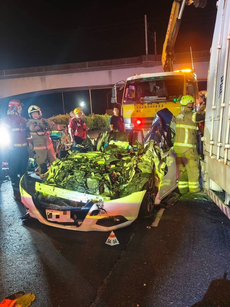 深夜驚魂！國1仁德段連環車禍釀1死5傷 南向全線封閉搶救