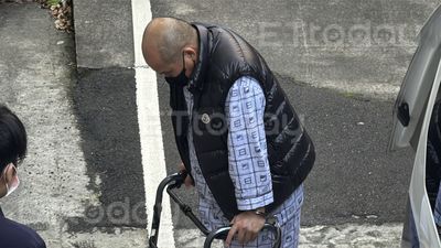 快訊/車禍斷腿靠助行器!前角頭郝廣民涉恐嚇富商 100萬交保
