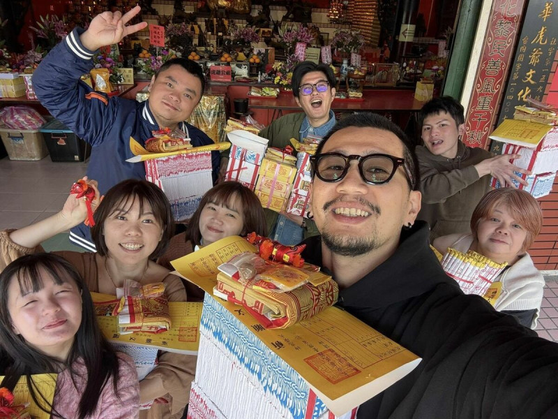 顏永烈帶隊拜虎爺公廟求財運，一週內業配案子陸續談成！