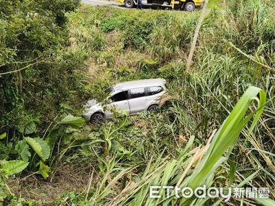 太麻里金針山產業道路交通事故 駕駛倒車失控滑落邊坡