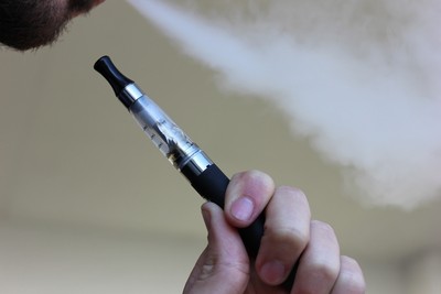 好奇吸喪屍煙彈!少年上癮「斷片昏迷」跑路 爸媽被討債心碎報警