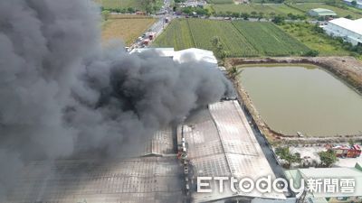 台南西港食品工廠大火延燒200平方公尺 消防機器人助力救災無人傷亡