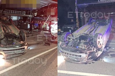 高雄深夜驚魂！轎車失控撞斷電桿翻覆 駕駛急送醫