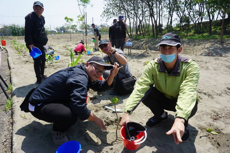 園藝治療友誼之約 星星兒家族連續23年植樹