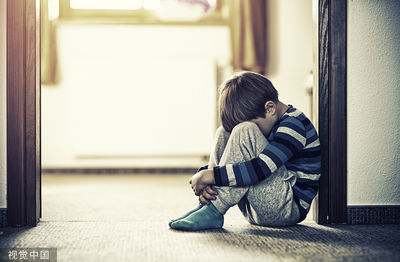 疫情期間德國夫婦將三子囚禁家中三年：孩子未見天日，終被救出
