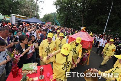 白沙屯媽祖首度南投賜福 信眾熱議「粉紅超跑」是否能返家