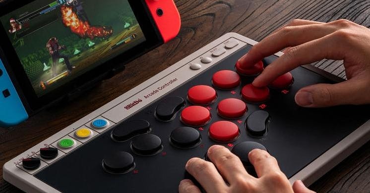 革命性格鬥控制器登場：8BitDo推出超薄全按鍵設計，顛覆傳統搖桿體驗