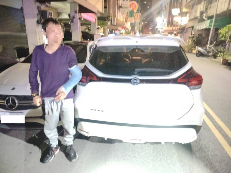 手殘偷車賊石膏上身仍行竊 逆向撞車荒唐落網