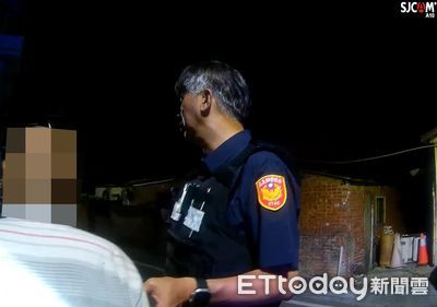 深夜路旁獨坐老翁獲警方及時救助，展現人性溫暖