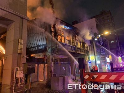 台中北區老宅深夜火警蔓延多戶 旅館房客驚呼求救