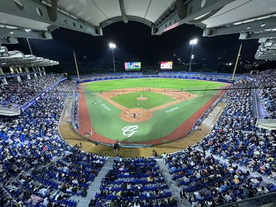 統一獅對富邦悍將激戰吸引逾萬觀眾 新莊球場人氣爆棚