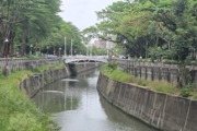 高雄愛河親水公園計畫引發爭議 居民批評水質惡臭難改善