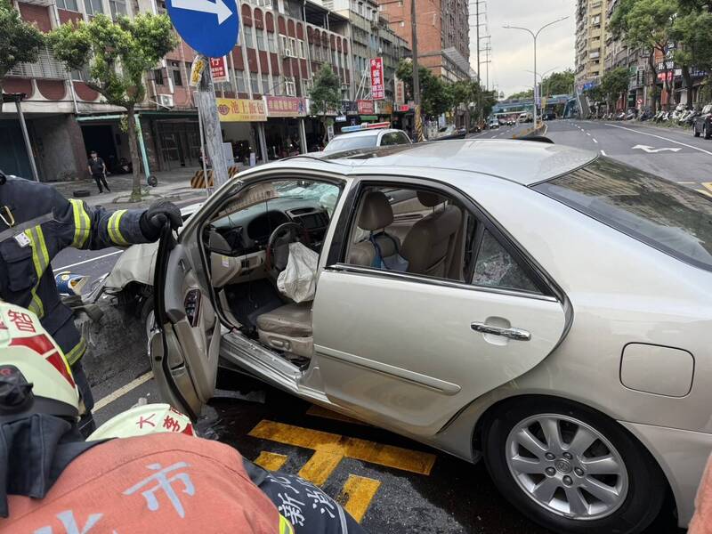 三峽連環車禍肇事老翁曾撞傷母嬰 怪罪車輛暴衝引爭議