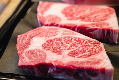 基因醫師揭示大腸癌風險：紅肉不是唯一元凶，關鍵在於代謝環境