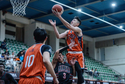 領航猿狂勝40分收官 白曜誠重摔驚魂後安然無恙