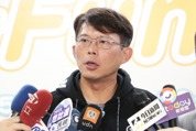 黃國昌痛批民進黨：選輸後只想翻桌，政府應爭氣面對川普關稅