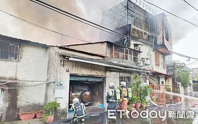 快訊/桃園龍潭工廠大火濃煙沖天 火場延燒逾2小時持續灌救中