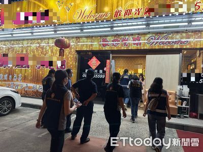 29歲男子因消費糾紛倒車撞小吃部，兩名女性受傷