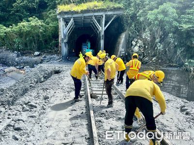 豪雨引發土石流重創台鐵北迴線 多列車停駛開放站票緩解