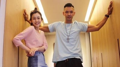 黑人深夜放閃范范：1.2萬歌迷齊唱，成都演唱會溫暖人心
