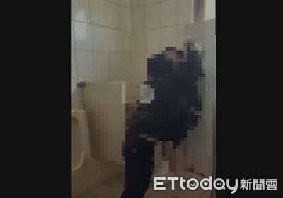 台中貴族高中驚爆校園暴力！高三學長廁所痛毆高一學弟，校方處理引爭議
